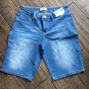 NEW Royalty  for me ..mid rise Bermuda.. perfect tummy control size 6